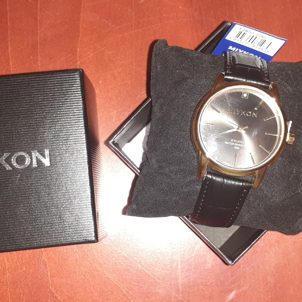 NWT Women's Miykon Black face watch